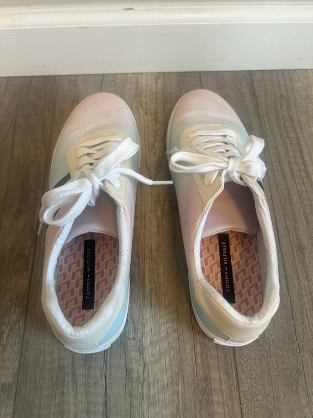 Tommy Hilfiger TWLAYLEE Women’s Sneakers Size 10M Pastel Stripe Casual Shoes - Picture 8 of 12
